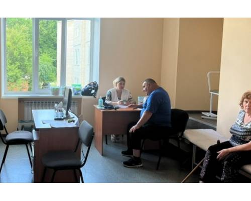 Волонтери міжнародної організації "Лікарі без кордонів" провели прийом пацієнтів в Люботинській міській лікарні